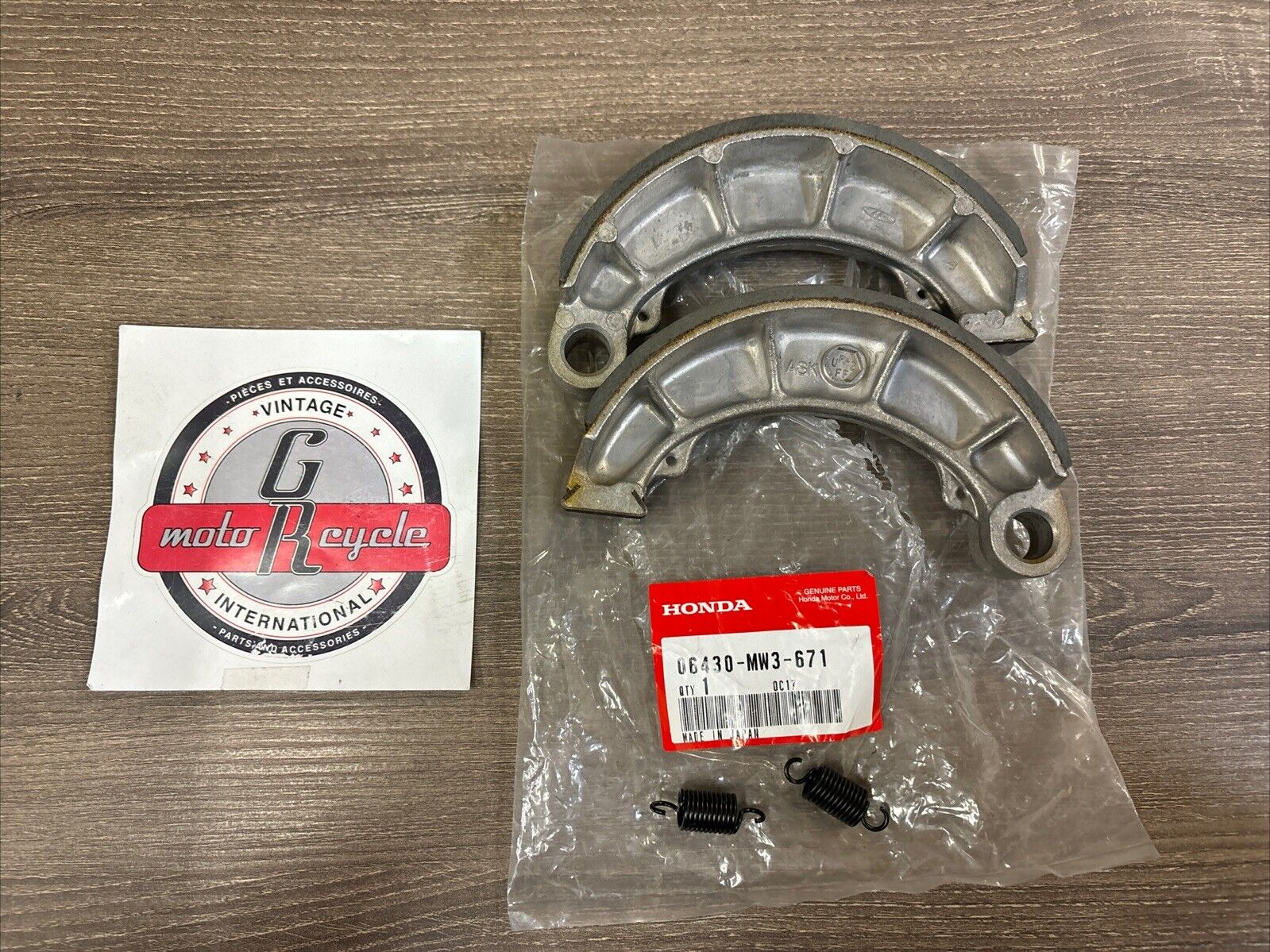 NOS Honda CB500 CB650SC CB750 CX500 VT600C BRAKE SHOE SET 06430-MW3-671 H136