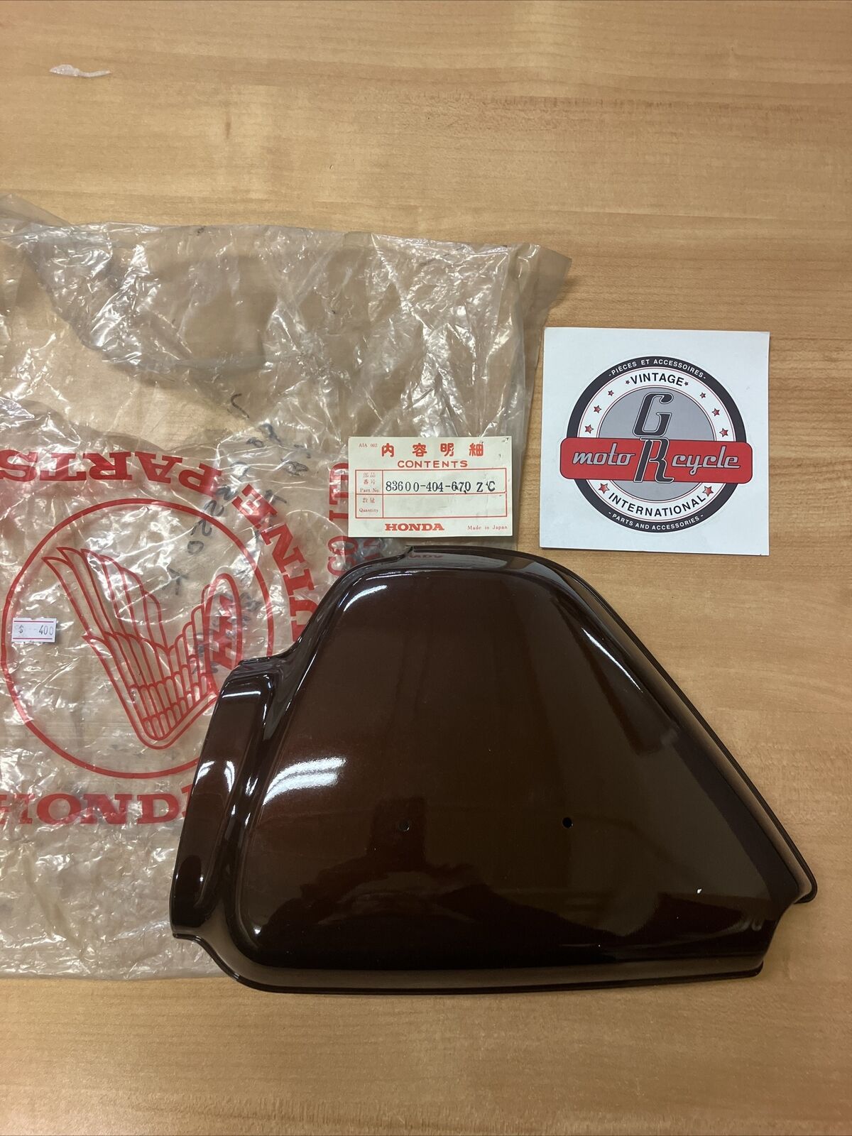 NOS HONDA CB550K 1977 COVER  R  SIDE  BROWN  83600-404-670ZC  H18