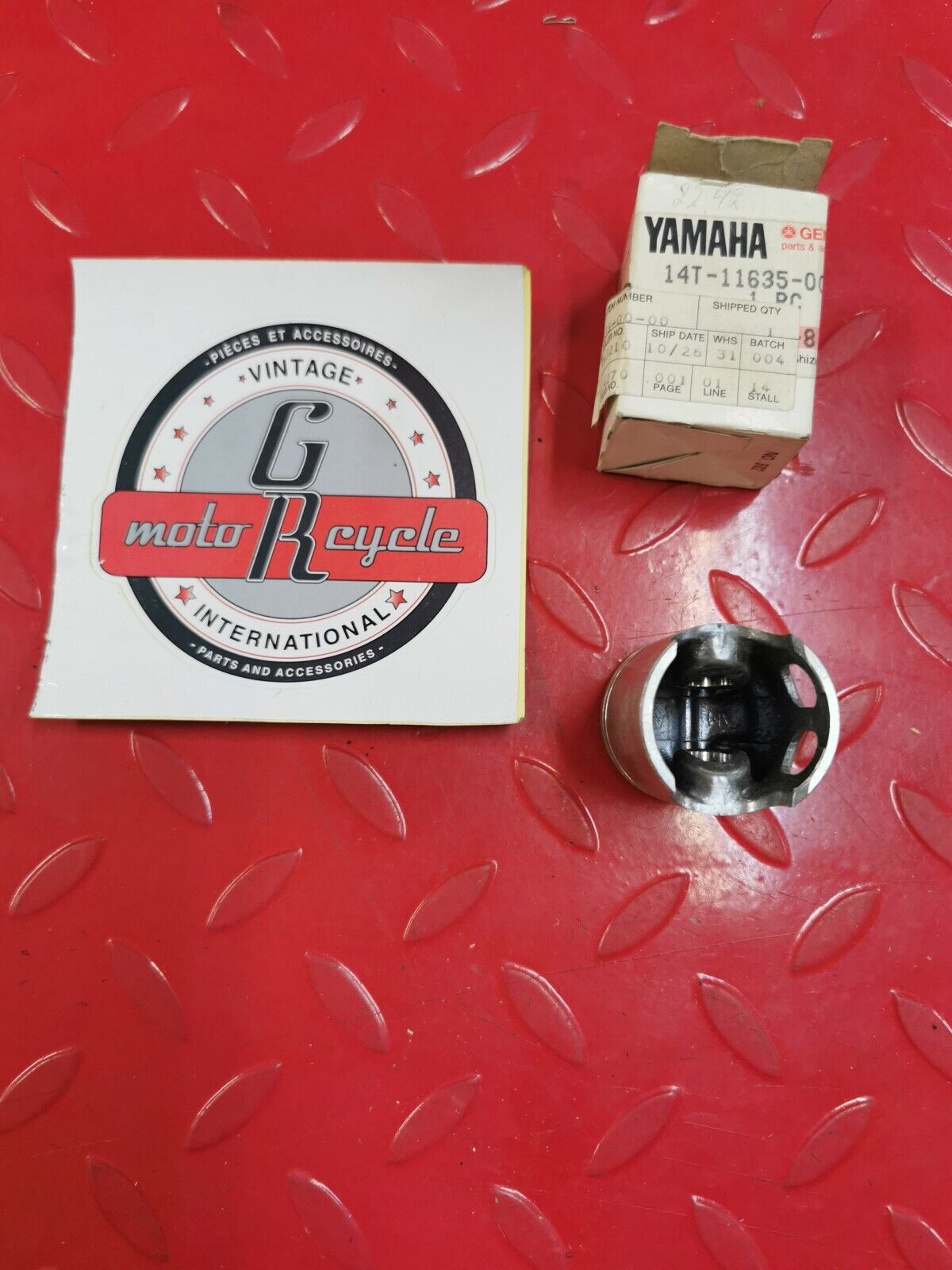 NOS YAMAHA  PISTON 1ST 0 S 0.25MM 14T-11635-00-00 SUPERCEDED 3CP-11635-00-00 Y33