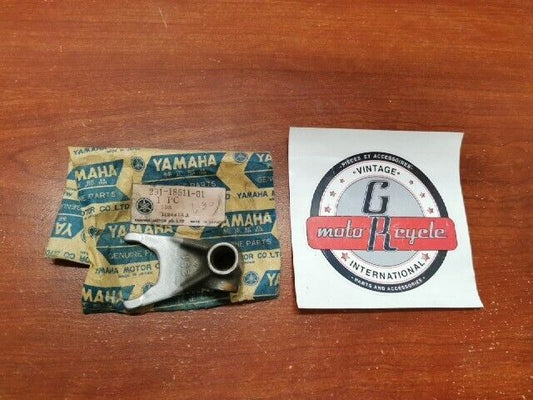 NOS Yamaha DT2 DT3 RT1 RT2 RT3 SHIFT FORK 291-18511-01-00 SUB 291-18511-00- Y116