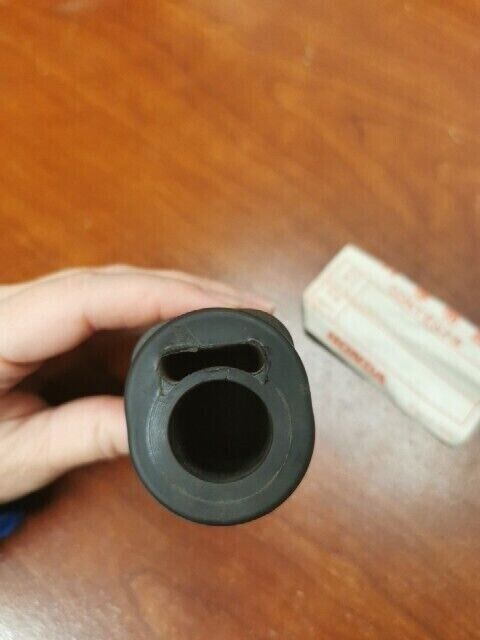 NOS Honda CB125TD CB400SS CB650 CB750 CB900 FOOTPEG RUBBER 50661-425-670 H99