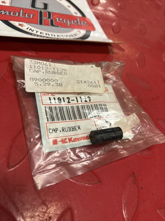NOS KAWASAKI CARBURETOR RUBBER CAP 11012-1129 K17