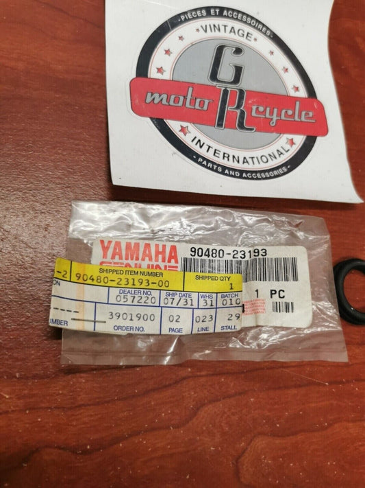 NOS Yamaha XJ650 FZ600 FJ600 XJ550 XJ700 YX600 XS400 GROMMET 90480-23193-00 Y100