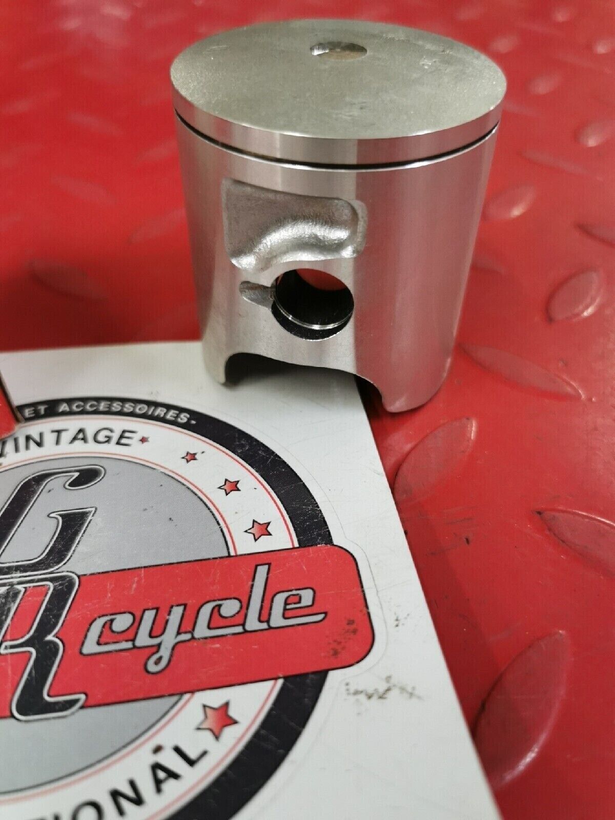NOS HONDA CR125 1987  PISTON OVER SIZE 0.25 13102-KS6-700 H38