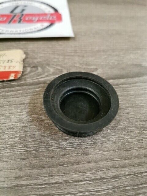 NOS YAMAHA TZ750A XS650C SR433C SR292 BUSH DIAPHRAGM KIT 341-25855-00-00 Y114