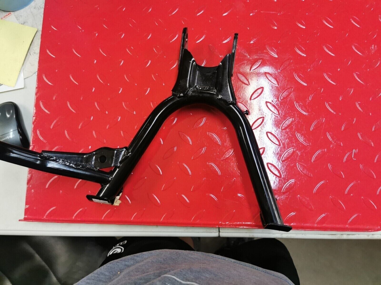 NOS YAMAHA FJ1100 FJ1200  STAND MAIN 36Y-27111-01-33  Y12                      .