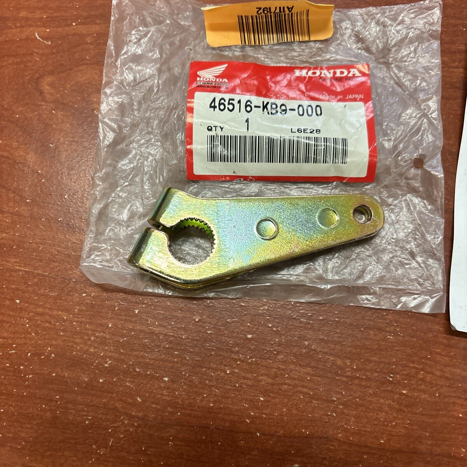 NOS Honda 1989 NX125 82 85 87 XL125R 83 84 XL200R MIDDLE ARM 46516-KB9-000 H146