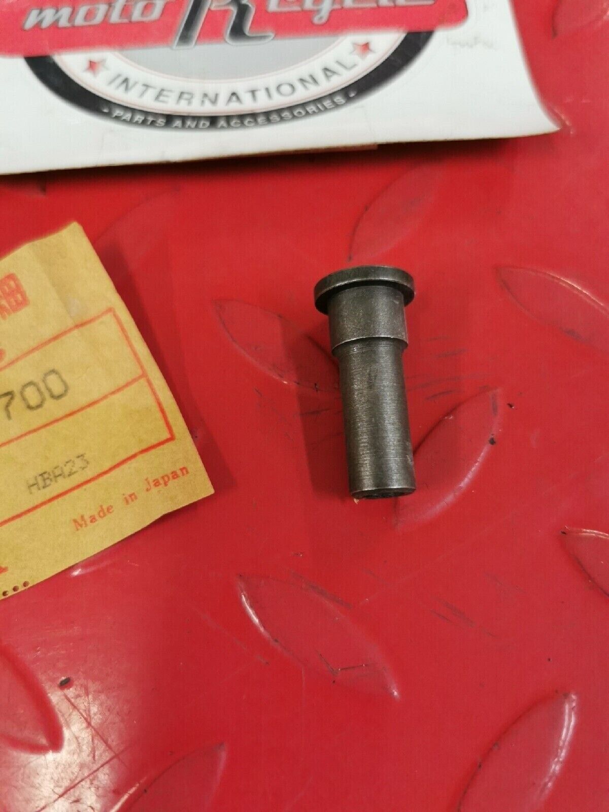 NOS HONDA CB125 1975  GUIDE PIN 22366-107-700 H39