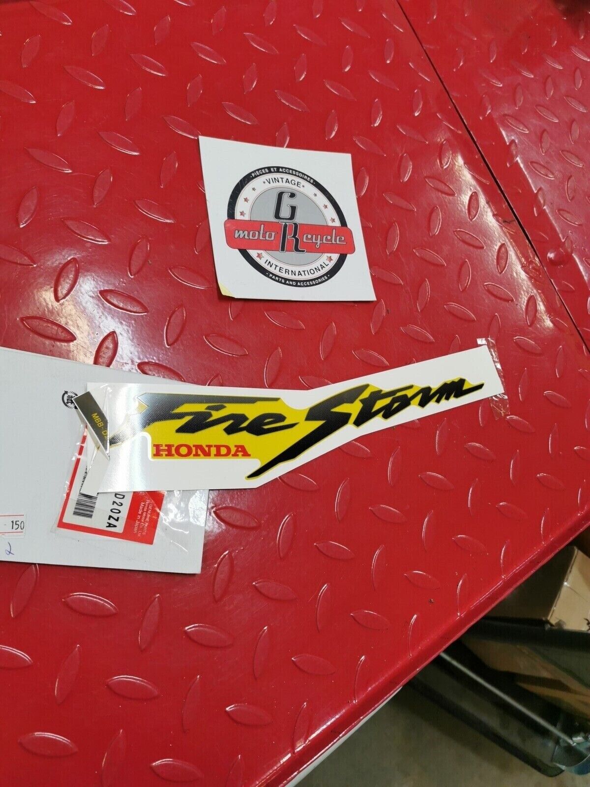 NOS Honda VTR1000 Mark, R. FUEL TANK KIT *TYPE12* *Y163* 17521-MBB-D20ZA H10