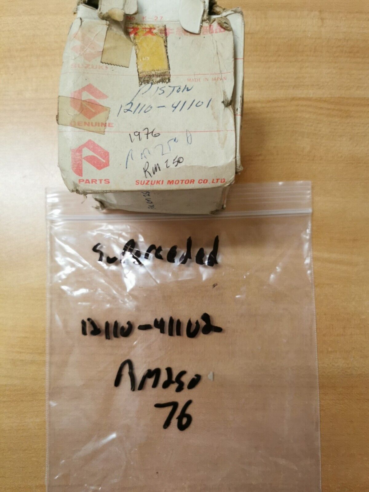 NOS SUZUKI RM250 1976 PISTON 12110-41101 Superseded by 12110-41102 S7