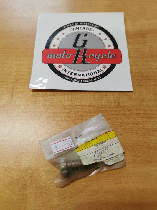 NOS YAMAHA YFM350 1987 1988   THROTTLE SCREW SET  1UY-14103-00-00 Y44