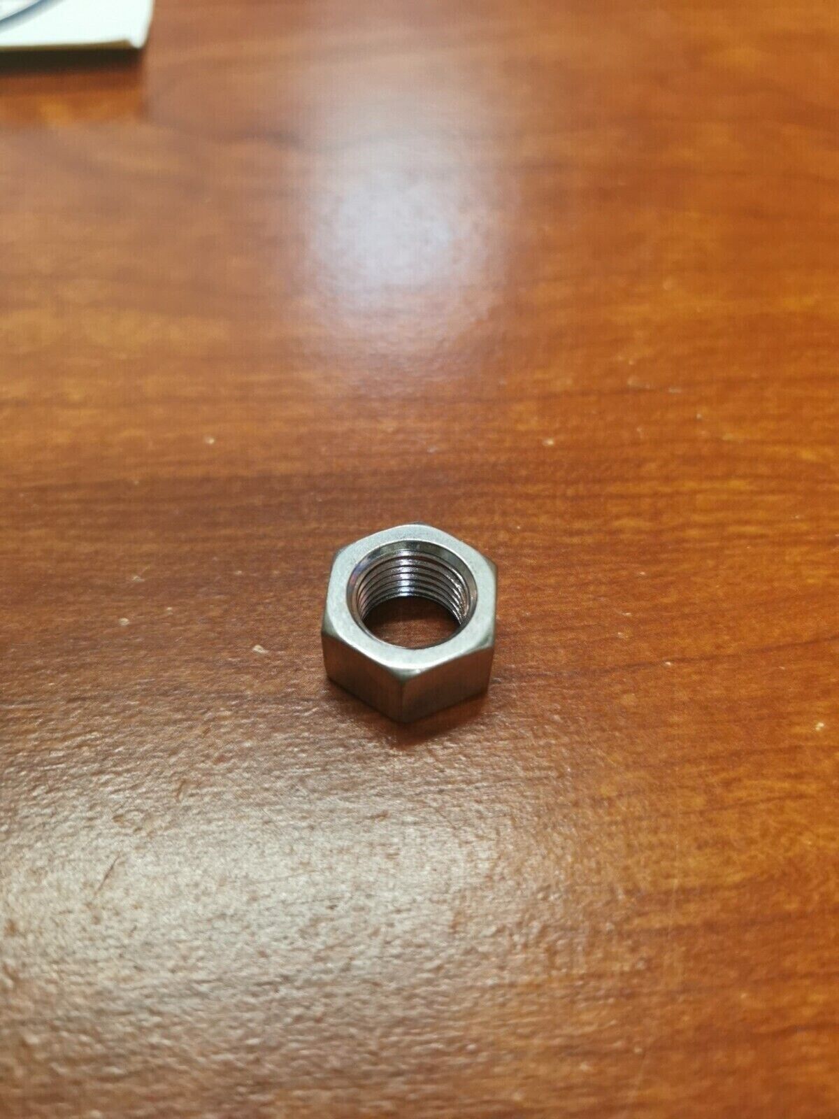 NOS Yamaha YFM400 YFM350 YFM250 YFM450 NUT 1P0-F3833-00-00 Y82