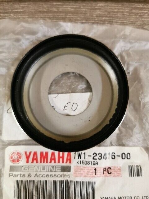 NOS YAMAHA XVZ13TFN XVS11ASC GTS1000AEC BALL RACE COVER 1W1-23416-00-00 Y106