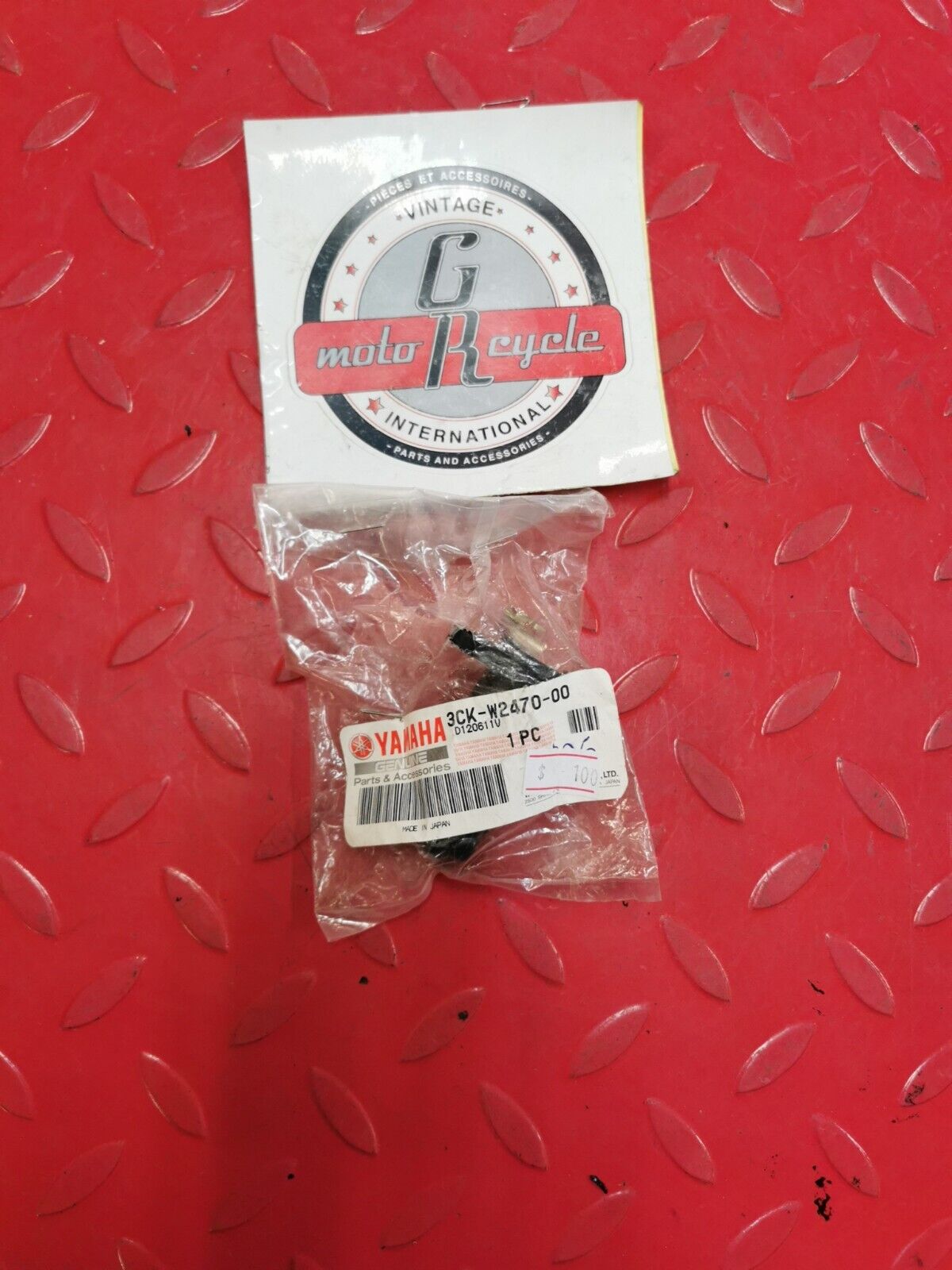 NOS YAMAHA FJR1300 FZR6 FZ1 XTZ12 FZ6 FZ8 SEAT LOCK 3CK-W2470-00-00 Y41