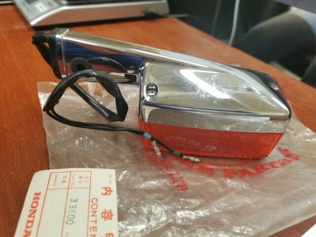 NOS Honda CB650 CB750 LEFT REAR TURN SIGNAL 33600-425-674 SUB 33600-425-679 H99