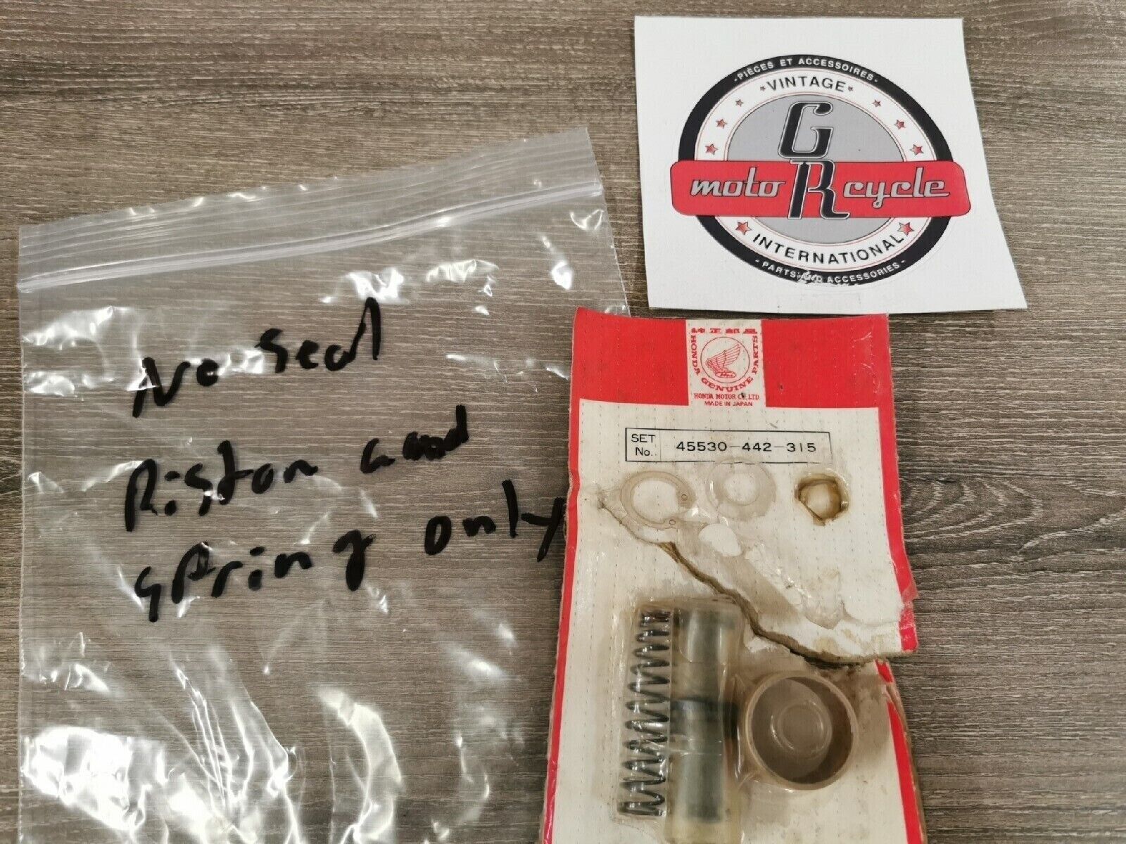 NOS HONDA CB650 CB400 CB750 1979 80  MASTER CYLINDER NO SEAL  45530-442-315  H44
