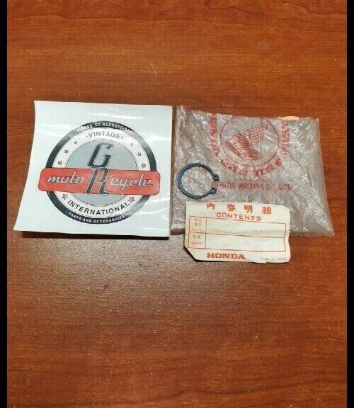 NOS Honda CB250 CBR125R CL250 FL400R GL1100 CIRCLIP (OUTER) 28MM 94510-28000 H71