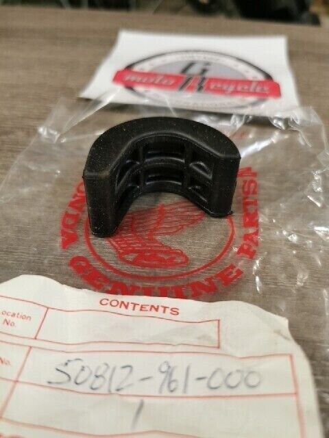 NOS HONDA ATC250R 1981 1982 MOUNT B RR FENDER 50812-961-000 H95