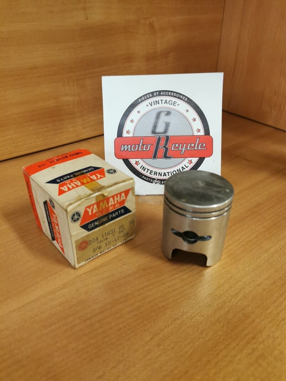 NOS YAMAHA PISTON O/S 0.50 204-11636-01-00 SUB 204-11636-00-00 Y47