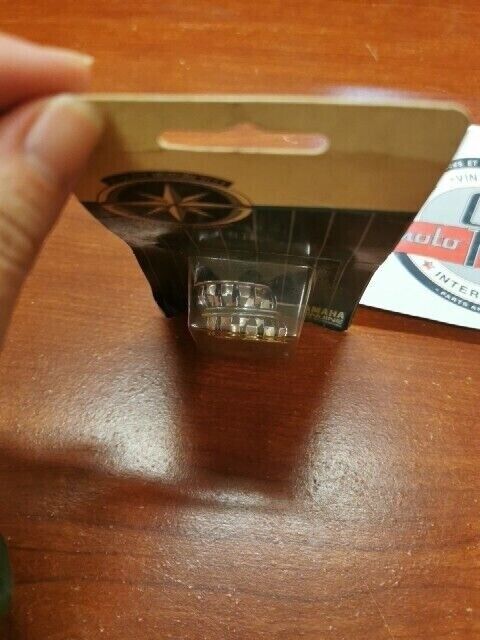 NOS Yamaha PASSENGER FOOTPEG BACKING PLATE HOLE PLUG STR-4NK26-04-04 Y102