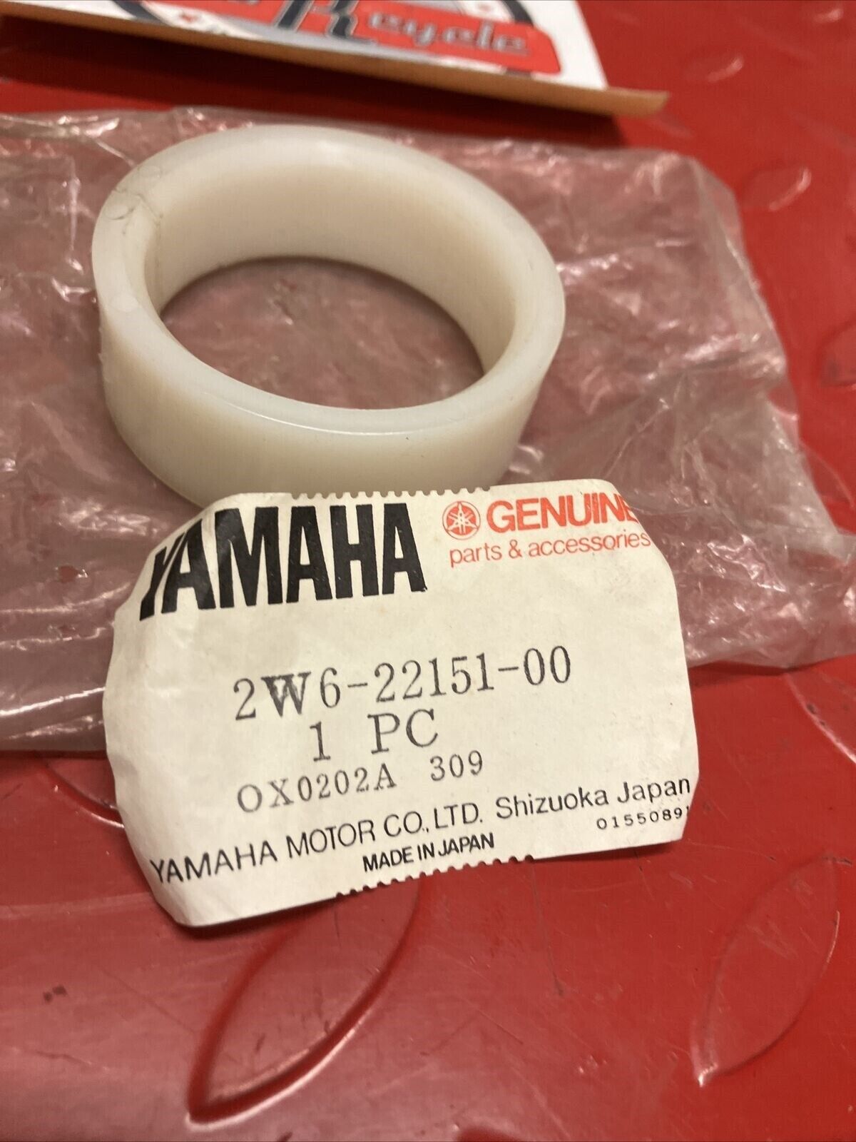 NOS YAMAHA SEAL GUARD 2W6-22151-00-00 SUB BY 431-22151-03-00 Y63