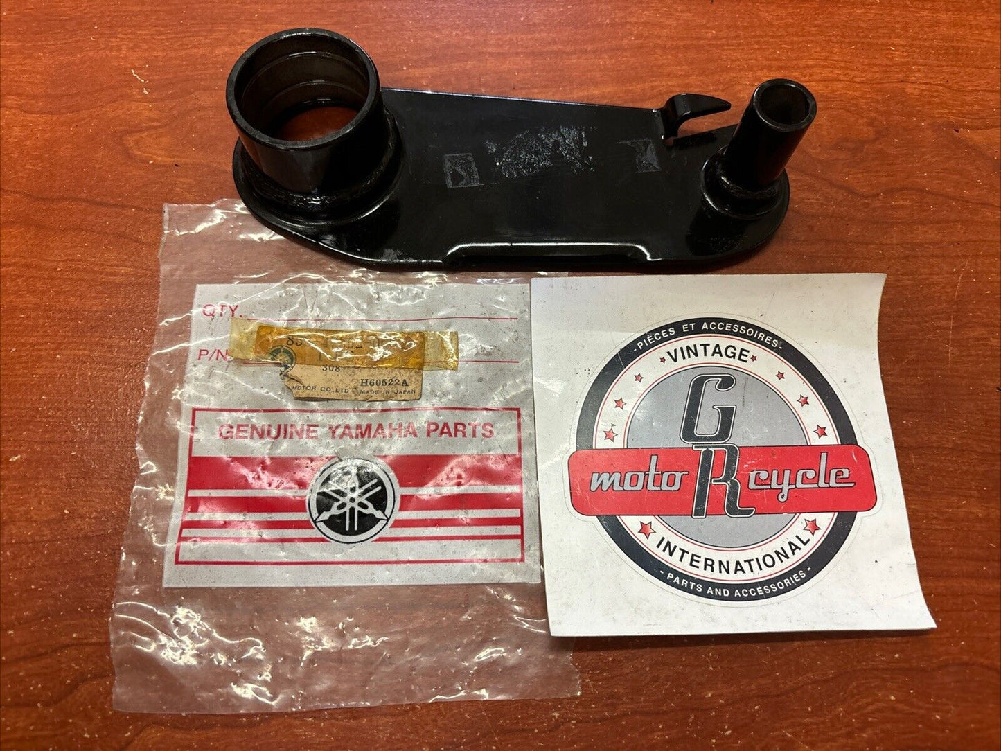 NOS Yamaha GP246F GP292F GS300 SM292F REAR ARM PIVOT 853-47362-00-00 Y184