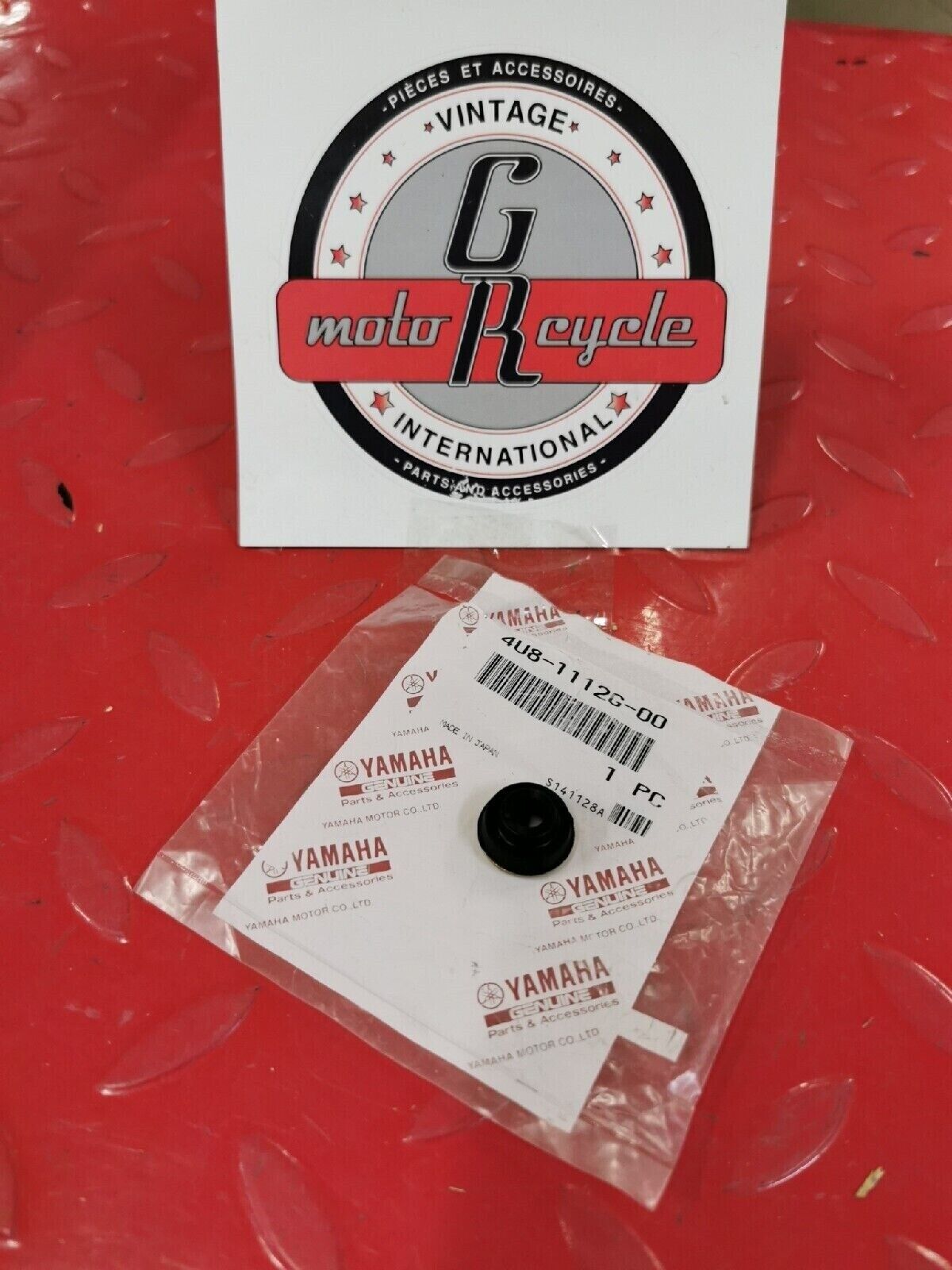 NOS YAMAHA YJ550 XJ750 1981 - 1986 MOUNT RUBBER 4U8-1112G-00-00 Y50