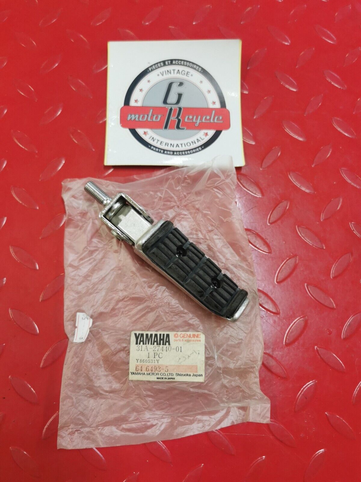 NOS YAMAHA FJ1200 XJ900 1983 1986 1987 REAR FOOTREST ASSY 2 31A-27440-01-00 Y29