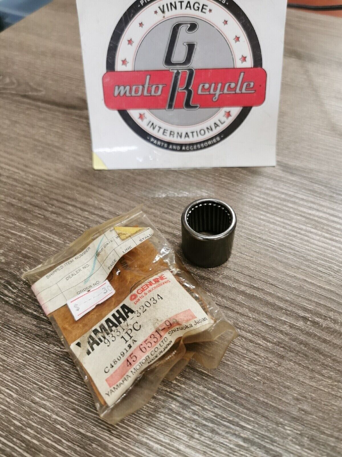 NOS YAMAHA  Cylindrical Bearing 93317-32034   Y56