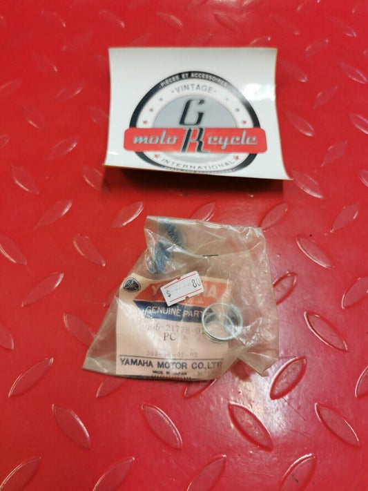 NOS Yamaha RD125 1975 - 1976 DAMPER LOCATING 1 466-21778-01-00 Y25