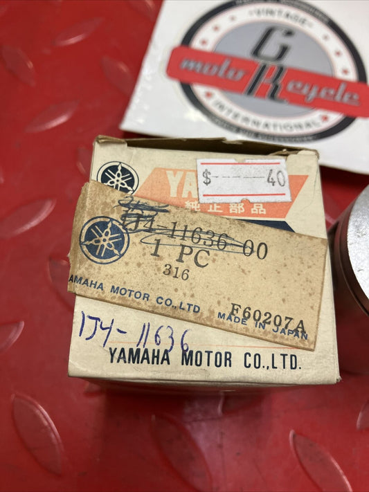 NOS Yamaha YZ100 1976 - 1981 PISTON 2 O/S 0.50 1J4-11636-00 3R2-11636-01-00 Y34