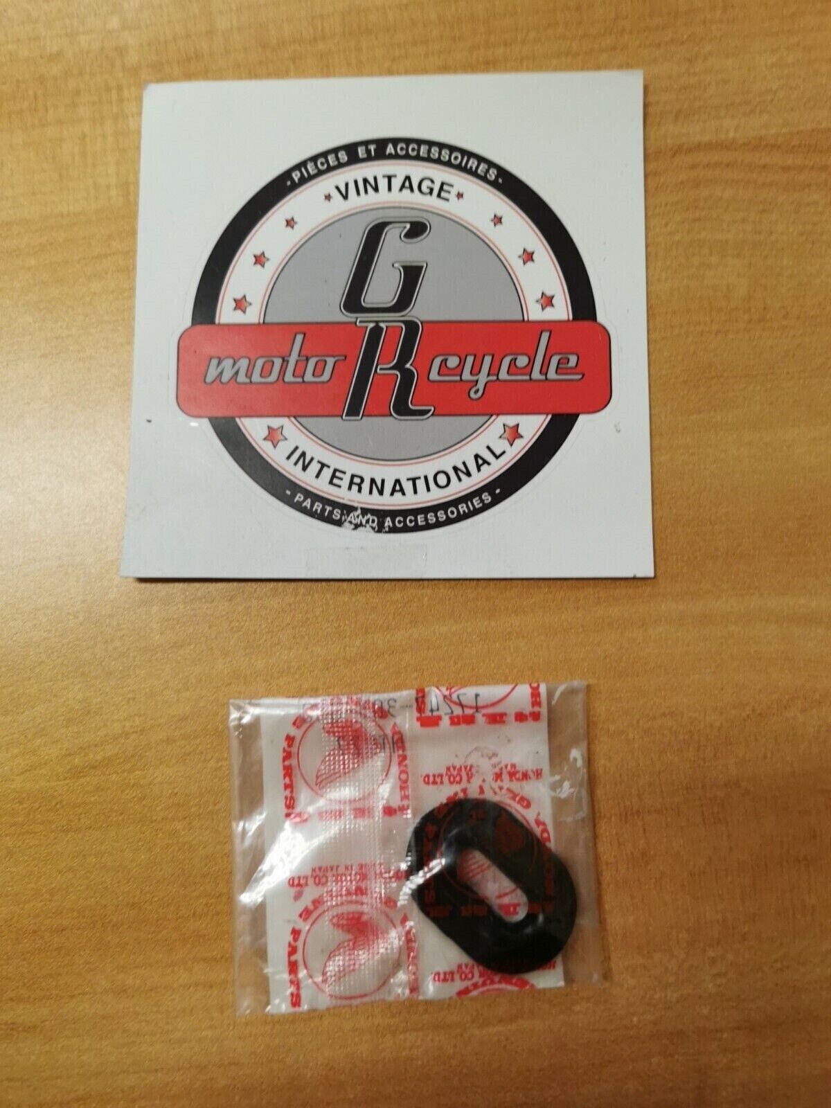 NOS Honda SL350 CB200 CMX1100 CB175 CL175 CB500 GROMMET 17247-303-000 H27
