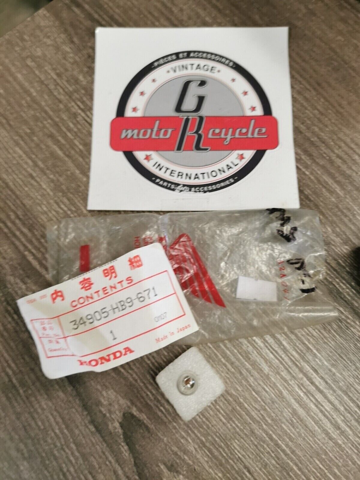 NOS HONDA  TRX250 BULB 34905-HB9-671 H59