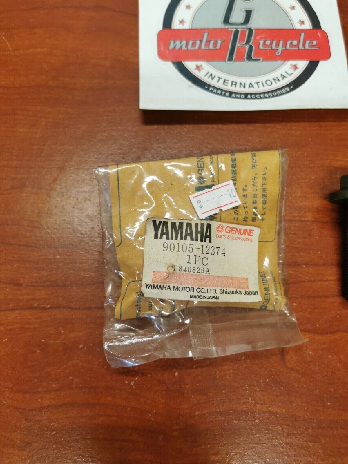 NOS Yamaha VMX1200 VMX12 XVZ13 FLANGE BOLT 90105-12374-00 Y71