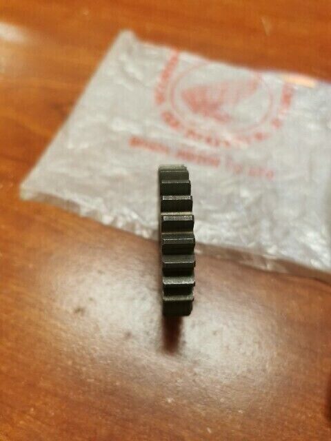 NOS Honda C65 TOP COUNTER SHAFT GEAR 23481-040-000 H75