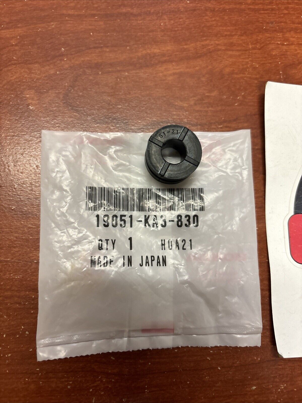 NOS Honda CB1000 F R CB1100 SF RADIATOR MOUNTING RUBBER 19051-KA3-830 H144