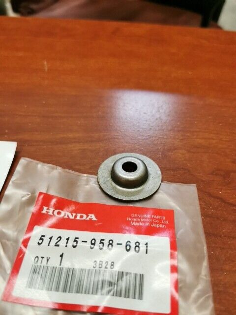 NOS Honda 1982 - 1985 ATC200E STOPPER  SPRING SEAT 51215-958-681 H152