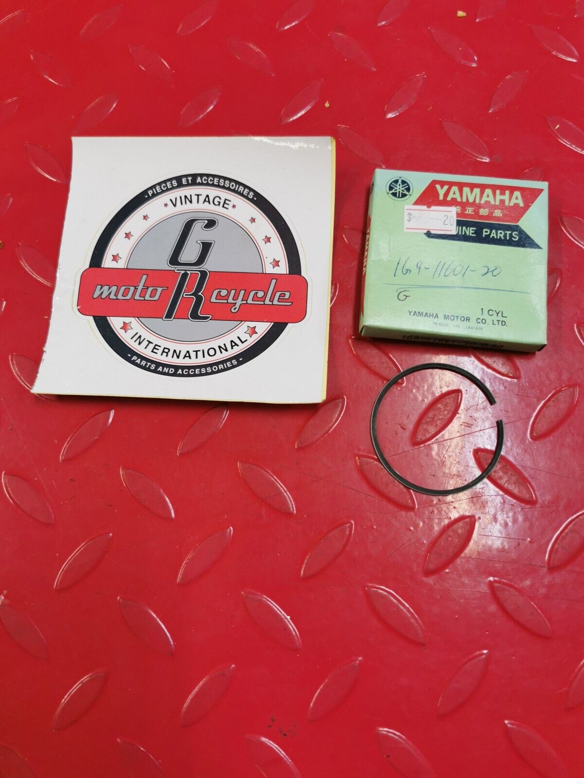 NOS YAMAHA YZ100 Piston Ring 1G9-11611-20-00 Y32