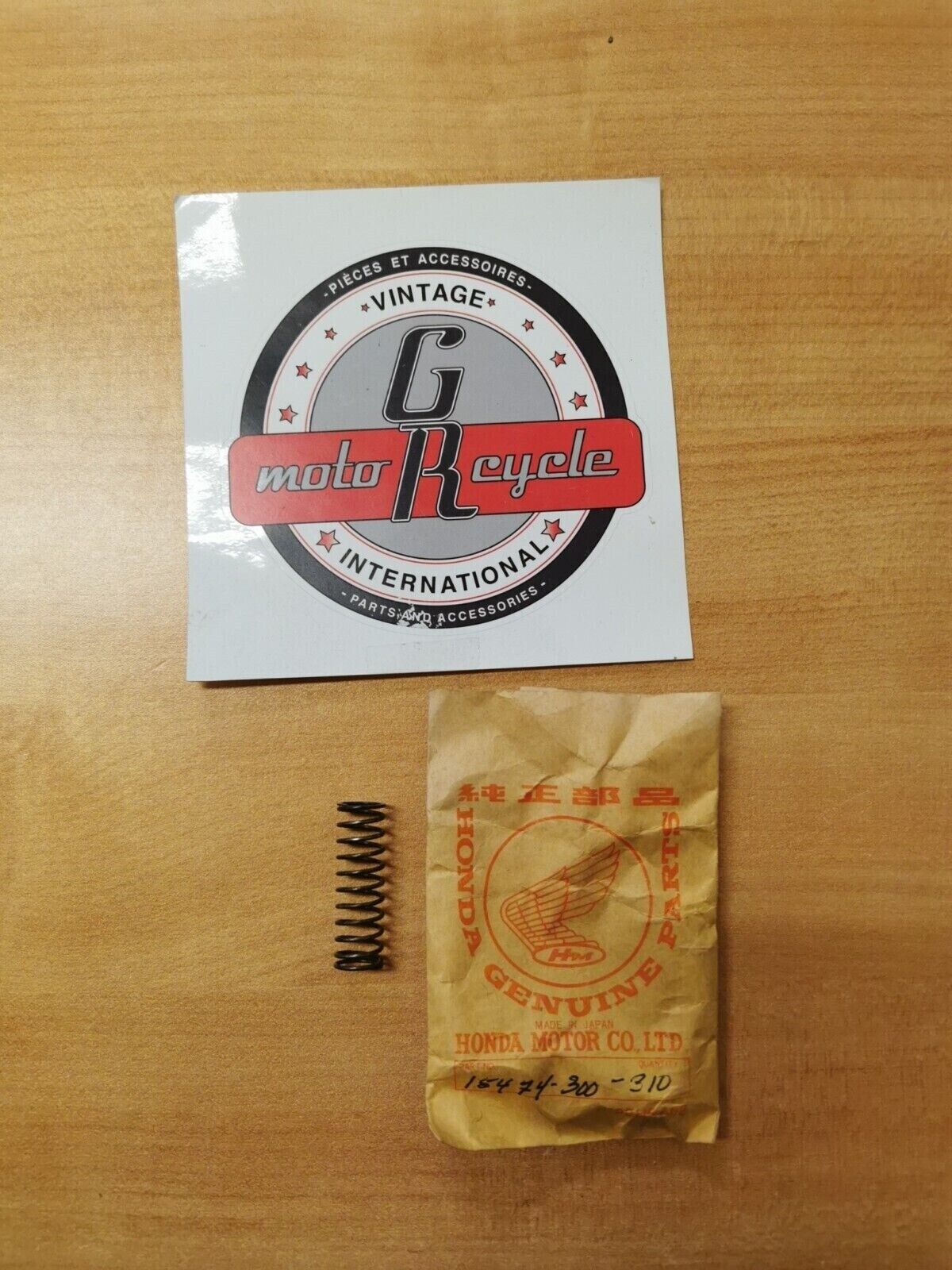 NOS Honda CB550 CB750 CB400 TRX500 TRX400 CHECK VALVE SPRING 15474-300-310 H26