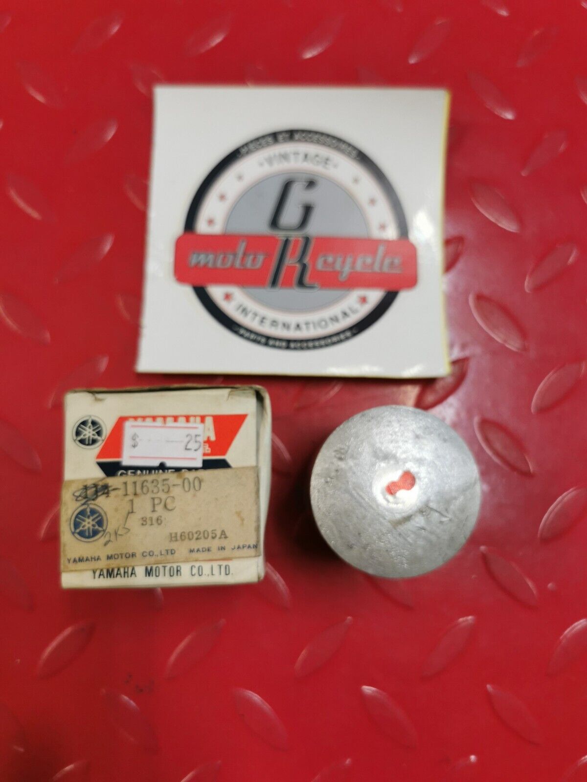 NOS YAMAHA PISTON (STD) 1ST O/S 2K5-11635-00-00 SUPERCEDED 3R2-11635-01-00 Y32