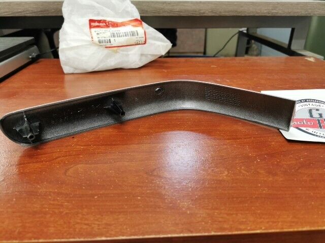 NOS Honda 2005 - 2008 GL1800 RIGHT REAR MOLDING SADDLEBAG 81271-MCA-000ZR H106
