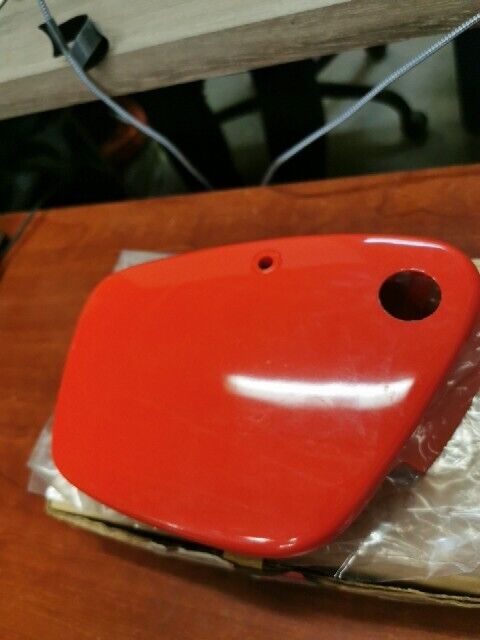 NOS Honda CA100 CA102 CA105T TOOL BOX COVER *R2* (SCARLET) 83500-041-000C H90