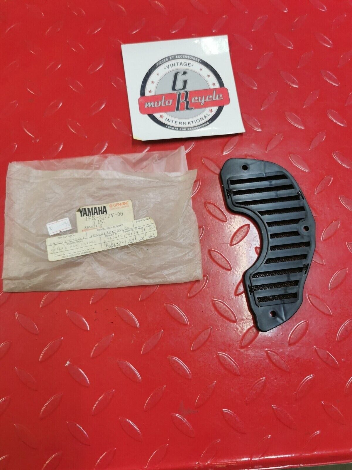 NOS YAMAHA VMX12S VMX12 1985 1986 GRILL SIDE COVER 2 1FK-2172Y-00-00 Y28