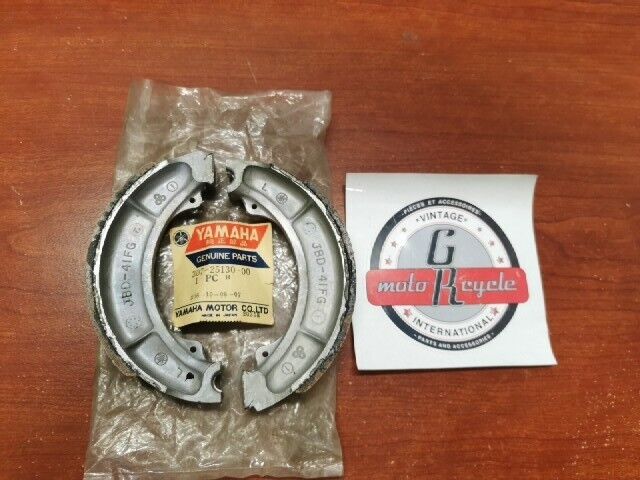NOS Yamaha RD125 BRAKE SHOE KIT OF 2 307-25130-00 SUB 21L-W2535-00-00 Y125