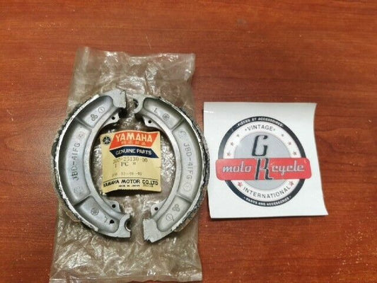 NOS Yamaha RD125 BRAKE SHOE KIT OF 2 307-25130-00 SUB 21L-W2535-00-00 Y125