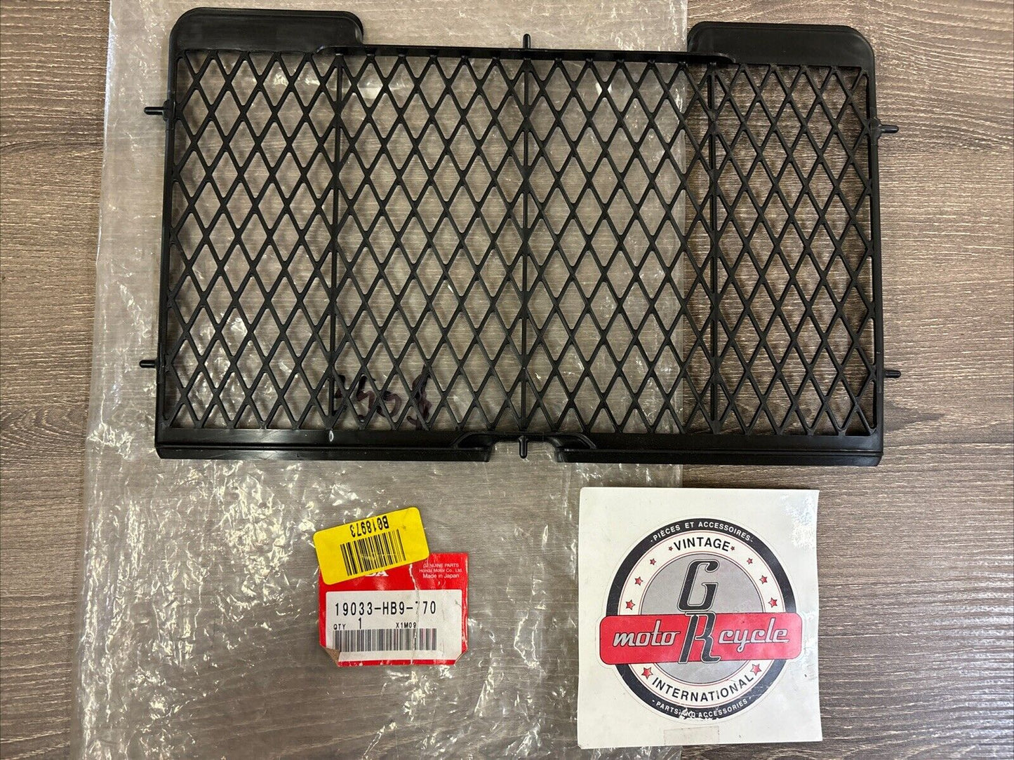 NOS Honda 1986 - 1989 TRX250R RADIATOR GRILL 19033-HB9-770 H119