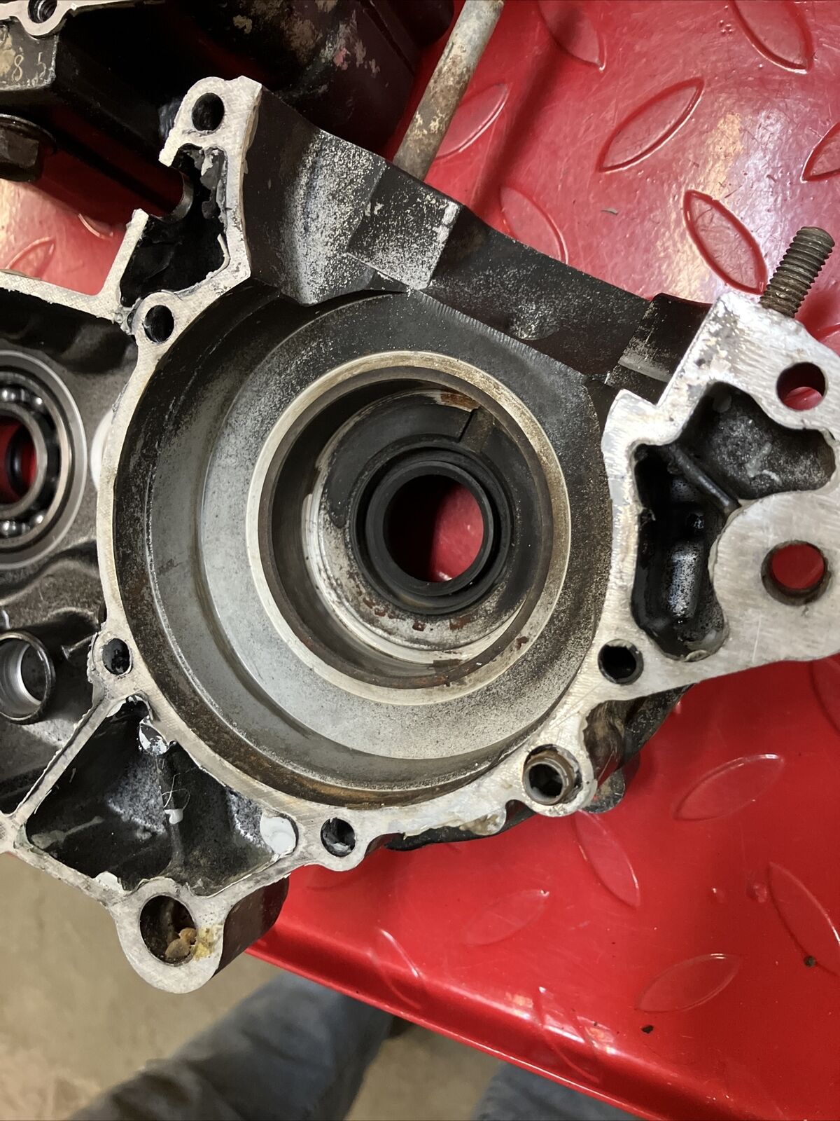 Kawasaki KDX200 1987 crankcase crank case left right 1986