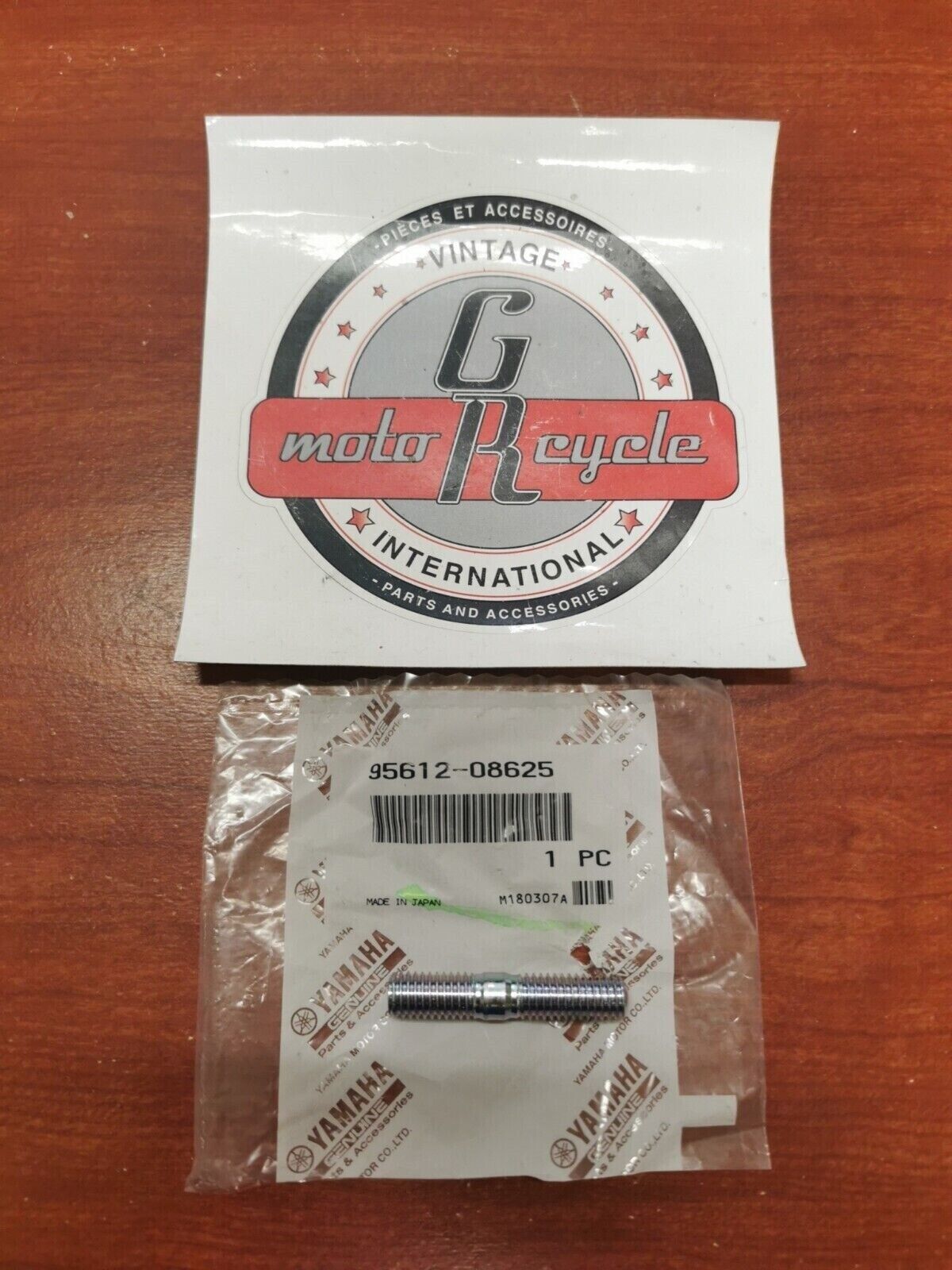 NOS Yamaha YZFR6 XTZ12 XVS13 FZS10 STUD BOLT 95612-08625-00 Y81