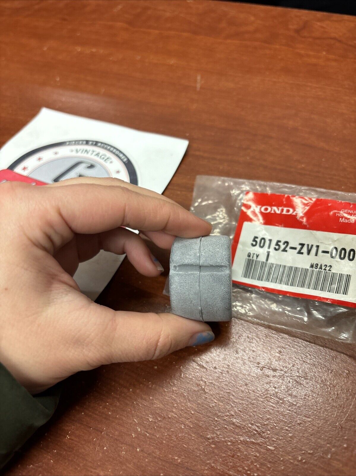 NOS Honda BF5 BF50 MOUNTING RUBBER A 50152-ZV1-000 H183