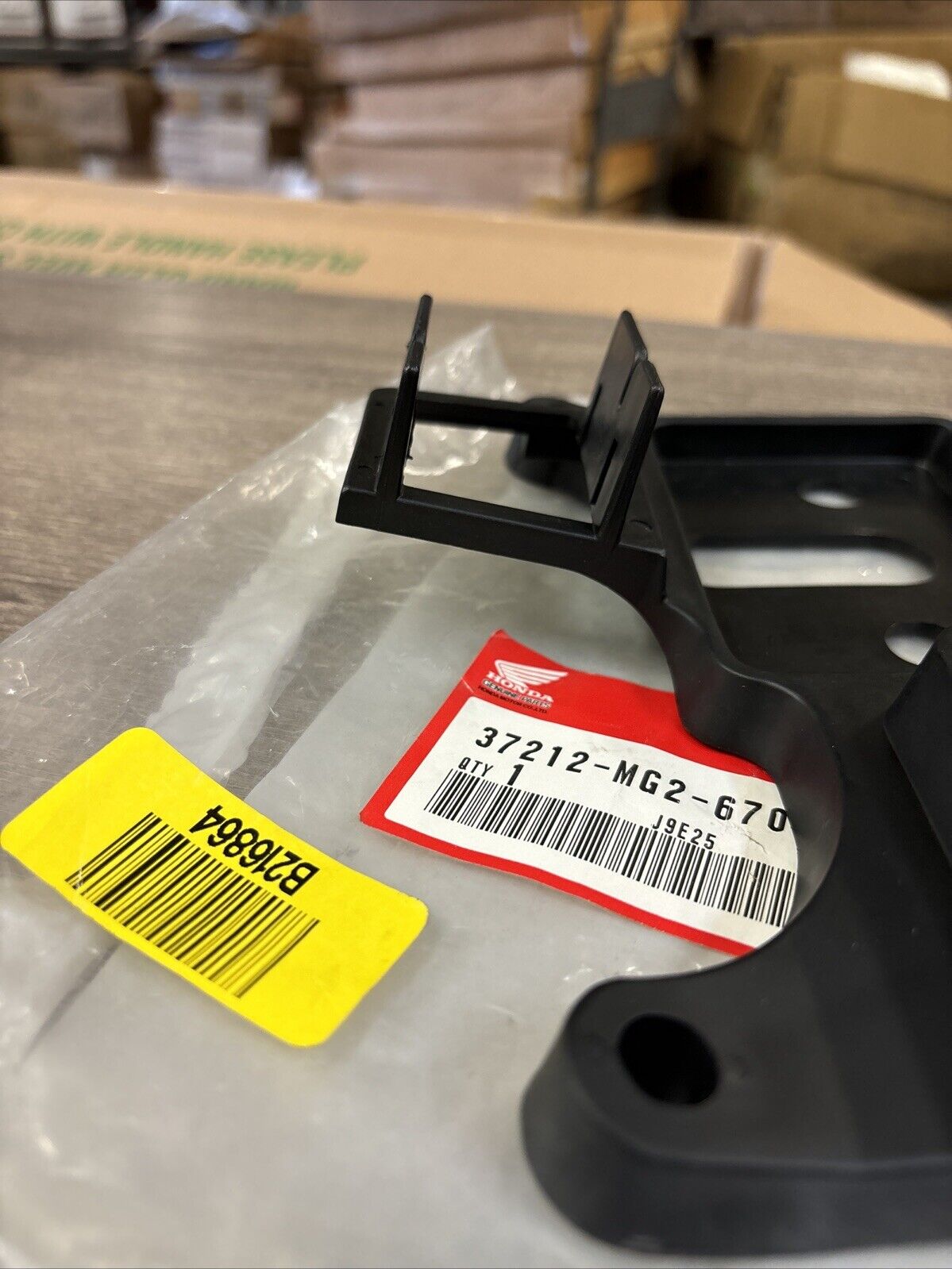 NOS Honda XL250R XL350R XL600R METER STAY 37212-MG2-670 H115